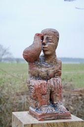 "FRAU MIT VOGEL", Terrakotta 2021,  h =  38 cm